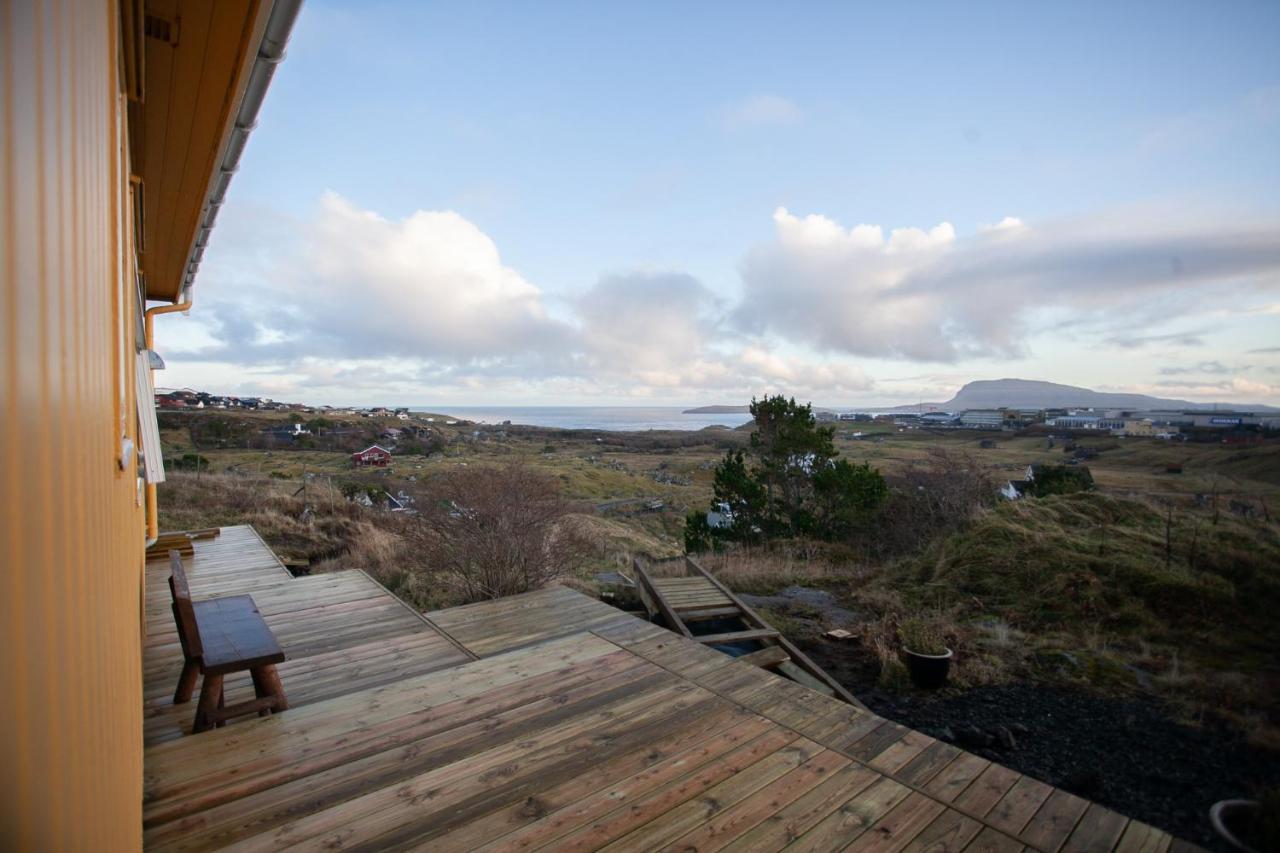 Red Robin - Vacation Homes Next To Svartifossur Waterfall Tórshavn Dış mekan fotoğraf